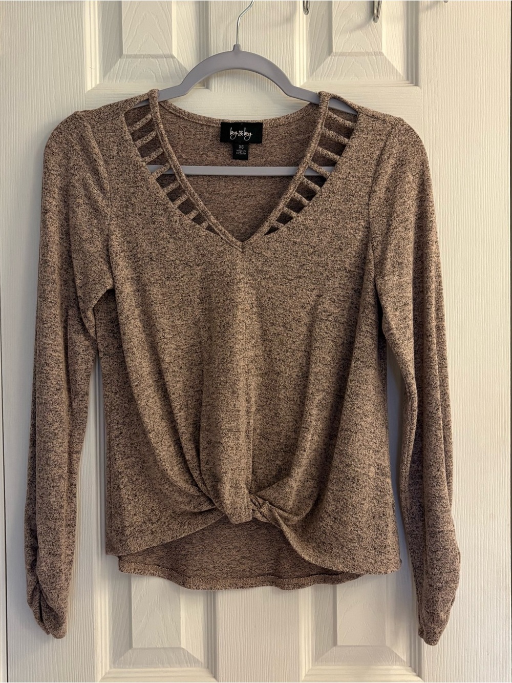 By & By XS Knit Twist Front Long Sleeve V-Neck Top Taupe Cutout Neck Size XS
